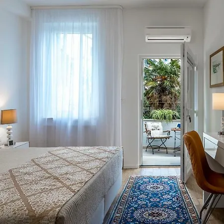 Villa Corona Split Apartment
