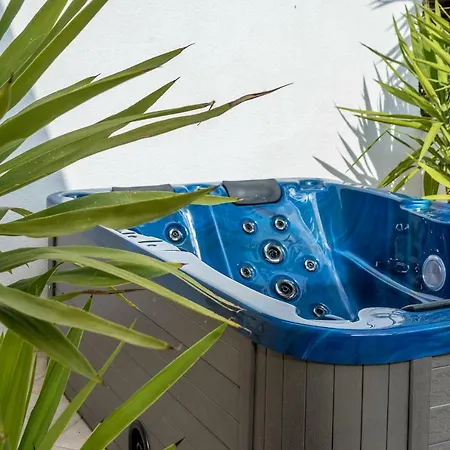 Villa Corona Split Split