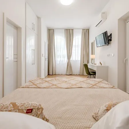 Villa Corona Split Apartment *
