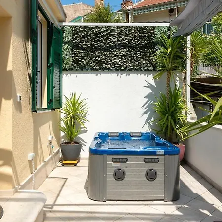 Villa Corona Split Apartment